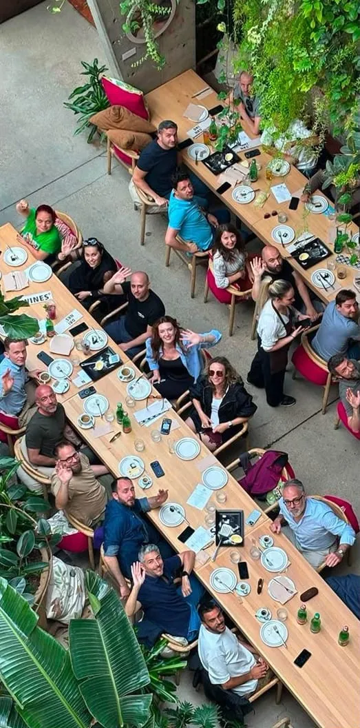 Il pranzo della squadra visto dall'alto
