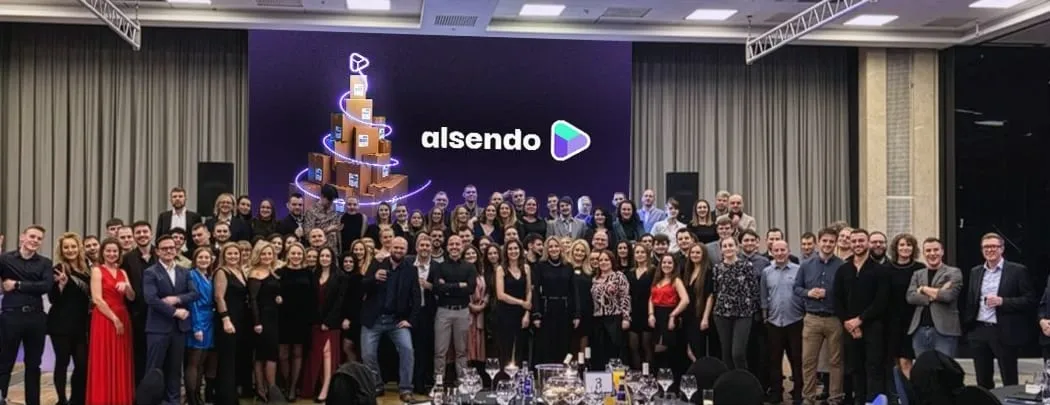 Tutto il gruppo alsendo alla festa di fine anno